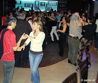 Salsa in K�ln: MP 34 im Mediapark