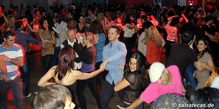 K�ln: Salsa in der Uni-Mensa