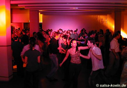 K�ln: Salsa in der Uni-Mensa