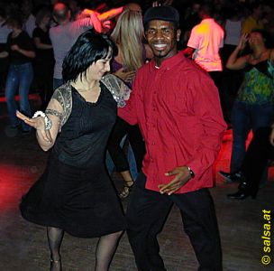 K�ln: Salsa in der Uni-Mensa