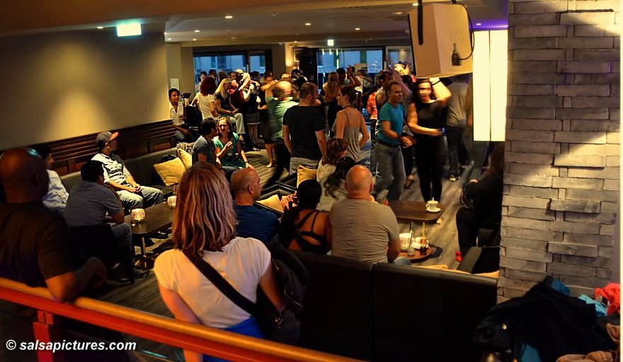 Salsa K&ouml;ln: Wartesaal Zollhafen