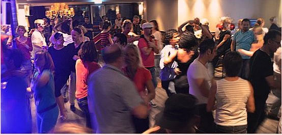 Salsa K&ouml;ln: Wartesaal Zollhafen