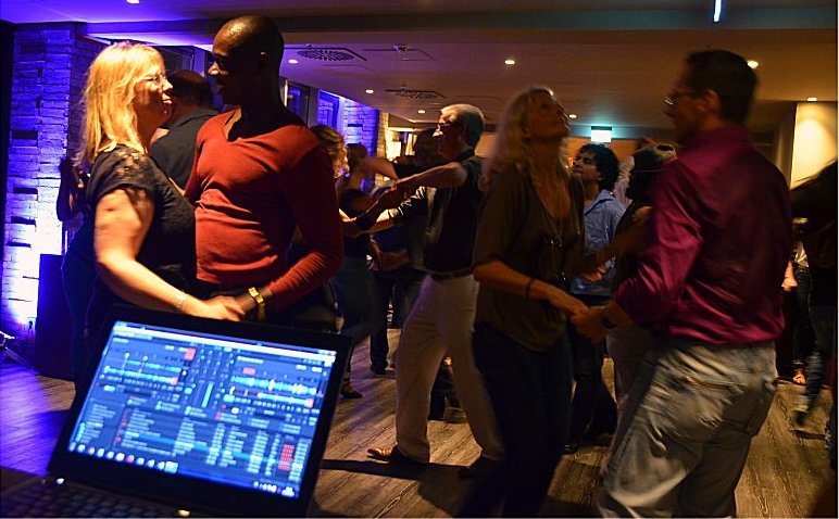 Salsa K&ouml;ln: Wartesaal Zollhafen