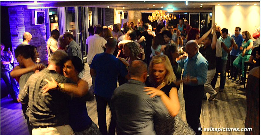 Salsa K&ouml;ln: Wartesaal Zollhafen