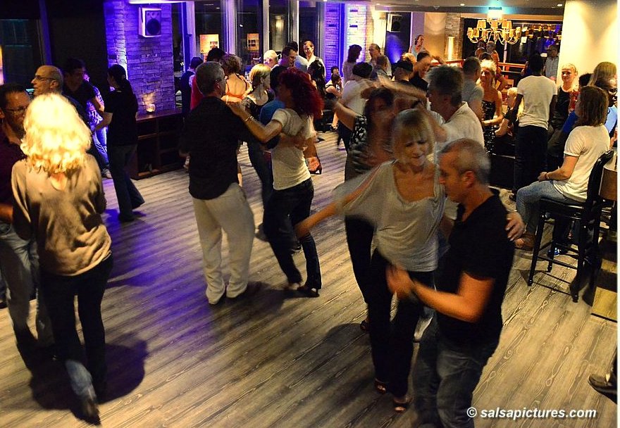 Salsa K&ouml;ln: Wartesaal Zollhafen