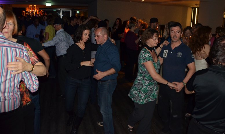 Salsa K&ouml;ln: Wartesaal Zollhafen