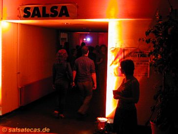 K�ln: Salsa in der Uni-Mensa