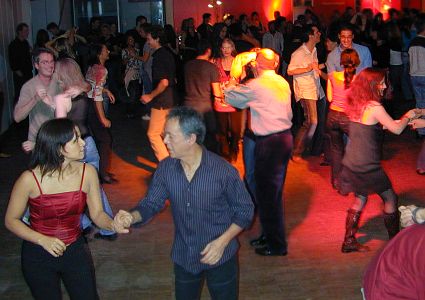 K�ln: Salsa in der Uni-Mensa