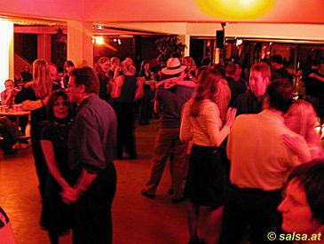 K�ln: Salsa in der Uni-Mensa