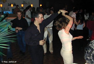 Salsa in der Tanzschule Schluerecki in K�ln - anklicken zum Vergr��ern - click to enlarge