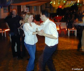 Salsa in der Tanzschule Schluerecki in K�ln - anklicken zum Vergr��ern - click to enlarge